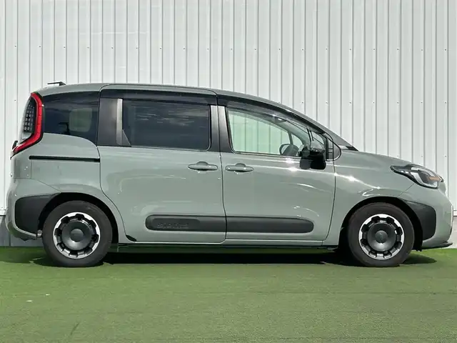 トヨタ シエンタ ハイブリッド Z 香川県 2023(令5)年 1.9万km アーバンカーキ トヨタセーフティセンス/・プリクラッシュ/・LTA/純正10.5インチナビ（OP)/パノラミックビューモニター/バックカメラ/両側パワースライドドア/シートヒーター（OP）/革巻きステアリング/ステアリングヒーター（OP)/レーダークルーズコントロール/LEDライト/ビルトインETC/スマートキー/プッシュスタート/リアサンシェード