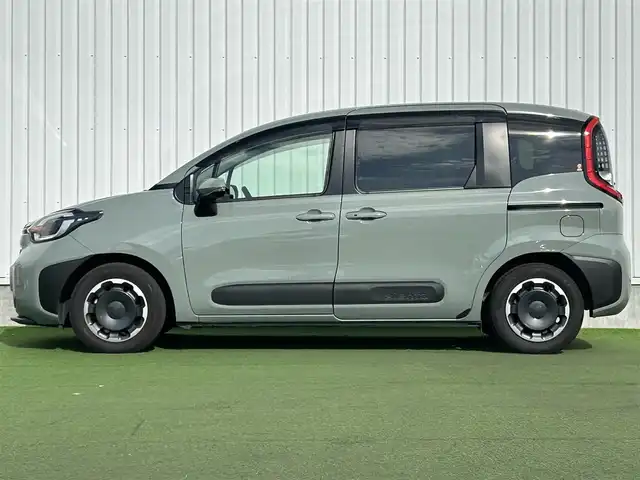 トヨタ シエンタ ハイブリッド Z 香川県 2023(令5)年 1.9万km アーバンカーキ トヨタセーフティセンス/・プリクラッシュ/・LTA/純正10.5インチナビ（OP)/パノラミックビューモニター/バックカメラ/両側パワースライドドア/シートヒーター（OP）/革巻きステアリング/ステアリングヒーター（OP)/レーダークルーズコントロール/LEDライト/ビルトインETC/スマートキー/プッシュスタート/リアサンシェード