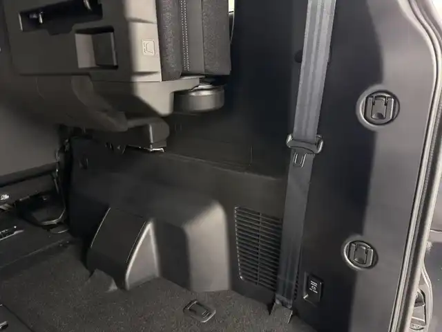 三菱 デリカＤ：５ シャモニー 三重県 2025(令7)年 0.1千km グラファイトグレーメタリック/ブラックマイカ 登録済未使用車/ディーゼル・ターボ/フルタイム4WD/MTモード付インパネ8AT/アルパイン・11インチナビ『ビッグX』EX11NX/（CD/DVD/TV/SD/FM/AM/USB/Bluetooth/外部入力/HDMI/AppleCarPlay/AndroidAuto）/12.8インチ 純正 後席フリップダウンモニター RXH12X-L/マルチアラウンドモニター/両側オートスライドドア/e-Assist/・衝突被害軽減ブレーキシステム/・車線逸脱警報システム/・レーダークルーズコントロールシステム/・オートハイビーム/・誤発進抑制機能（前進時）/・後側方車両検知警報システム（レーンチェンジアシスト機能付）［BSW/LCA］/・後退時交差車両検知警報システム［RCTA］/装備/・キャプテンシート（7人乗り）/・ハーフレザーシート/・シートヒーター（D/N）/・パワーシート（D6way）/・エレクトリックテールゲート（電動バックドア）/・左右独立オートエアコン/・後席クーラー＆ヒーター/・AC100V電源コンセント（100W）/・オートライト/・LED ヘッドランプ＋フロントフォグランプ/・パドルシフト/・オートワイパー/・純正18inAW/・プッシュスタート/・保/取/など