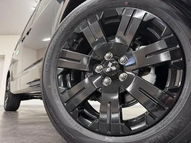 三菱 デリカＤ：５ シャモニー 三重県 2025(令7)年 0.1千km グラファイトグレーメタリック/ブラックマイカ 登録済未使用車/ディーゼル・ターボ/フルタイム4WD/MTモード付インパネ8AT/アルパイン・11インチナビ『ビッグX』EX11NX/（CD/DVD/TV/SD/FM/AM/USB/Bluetooth/外部入力/HDMI/AppleCarPlay/AndroidAuto）/12.8インチ 純正 後席フリップダウンモニター RXH12X-L/マルチアラウンドモニター/両側オートスライドドア/e-Assist/・衝突被害軽減ブレーキシステム/・車線逸脱警報システム/・レーダークルーズコントロールシステム/・オートハイビーム/・誤発進抑制機能（前進時）/・後側方車両検知警報システム（レーンチェンジアシスト機能付）［BSW/LCA］/・後退時交差車両検知警報システム［RCTA］/装備/・キャプテンシート（7人乗り）/・ハーフレザーシート/・シートヒーター（D/N）/・パワーシート（D6way）/・エレクトリックテールゲート（電動バックドア）/・左右独立オートエアコン/・後席クーラー＆ヒーター/・AC100V電源コンセント（100W）/・オートライト/・LED ヘッドランプ＋フロントフォグランプ/・パドルシフト/・オートワイパー/・純正18inAW/・プッシュスタート/・保/取/など