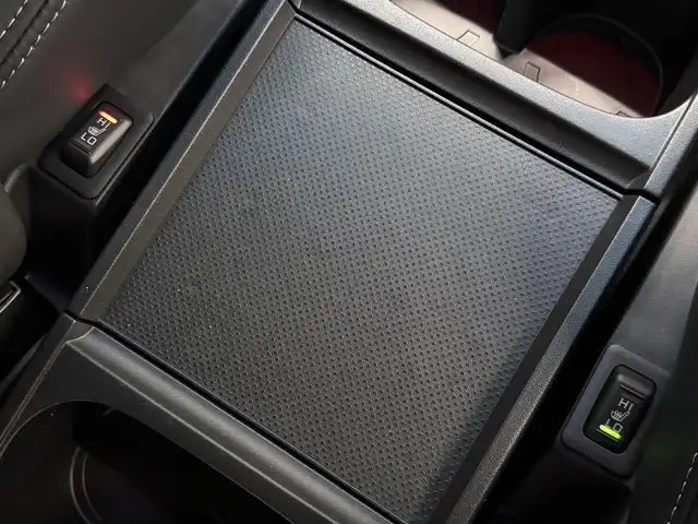 三菱 デリカＤ：５ シャモニー 三重県 2025(令7)年 0.1千km グラファイトグレーメタリック/ブラックマイカ 登録済未使用車/ディーゼル・ターボ/フルタイム4WD/MTモード付インパネ8AT/アルパイン・11インチナビ『ビッグX』EX11NX/（CD/DVD/TV/SD/FM/AM/USB/Bluetooth/外部入力/HDMI/AppleCarPlay/AndroidAuto）/12.8インチ 純正 後席フリップダウンモニター RXH12X-L/マルチアラウンドモニター/両側オートスライドドア/e-Assist/・衝突被害軽減ブレーキシステム/・車線逸脱警報システム/・レーダークルーズコントロールシステム/・オートハイビーム/・誤発進抑制機能（前進時）/・後側方車両検知警報システム（レーンチェンジアシスト機能付）［BSW/LCA］/・後退時交差車両検知警報システム［RCTA］/装備/・キャプテンシート（7人乗り）/・ハーフレザーシート/・シートヒーター（D/N）/・パワーシート（D6way）/・エレクトリックテールゲート（電動バックドア）/・左右独立オートエアコン/・後席クーラー＆ヒーター/・AC100V電源コンセント（100W）/・オートライト/・LED ヘッドランプ＋フロントフォグランプ/・パドルシフト/・オートワイパー/・純正18inAW/・プッシュスタート/・保/取/など