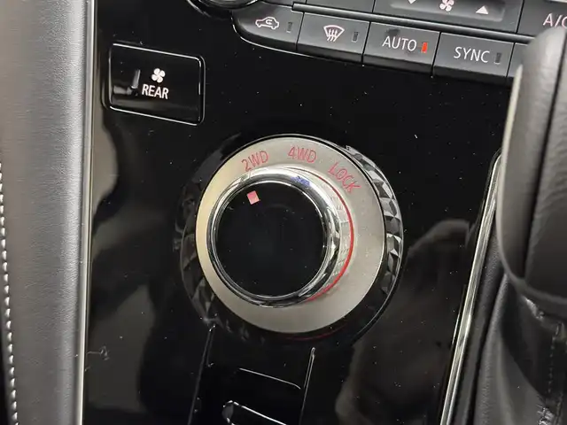 三菱 デリカＤ：５ シャモニー 三重県 2025(令7)年 0.1千km グラファイトグレーメタリック/ブラックマイカ 登録済未使用車/ディーゼル・ターボ/フルタイム4WD/MTモード付インパネ8AT/アルパイン・11インチナビ『ビッグX』EX11NX/（CD/DVD/TV/SD/FM/AM/USB/Bluetooth/外部入力/HDMI/AppleCarPlay/AndroidAuto）/12.8インチ 純正 後席フリップダウンモニター RXH12X-L/マルチアラウンドモニター/両側オートスライドドア/e-Assist/・衝突被害軽減ブレーキシステム/・車線逸脱警報システム/・レーダークルーズコントロールシステム/・オートハイビーム/・誤発進抑制機能（前進時）/・後側方車両検知警報システム（レーンチェンジアシスト機能付）［BSW/LCA］/・後退時交差車両検知警報システム［RCTA］/装備/・キャプテンシート（7人乗り）/・ハーフレザーシート/・シートヒーター（D/N）/・パワーシート（D6way）/・エレクトリックテールゲート（電動バックドア）/・左右独立オートエアコン/・後席クーラー＆ヒーター/・AC100V電源コンセント（100W）/・オートライト/・LED ヘッドランプ＋フロントフォグランプ/・パドルシフト/・オートワイパー/・純正18inAW/・プッシュスタート/・保/取/など