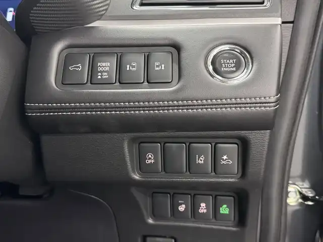 三菱 デリカＤ：５ シャモニー 三重県 2025(令7)年 0.1千km グラファイトグレーメタリック/ブラックマイカ 登録済未使用車/ディーゼル・ターボ/フルタイム4WD/MTモード付インパネ8AT/アルパイン・11インチナビ『ビッグX』EX11NX/（CD/DVD/TV/SD/FM/AM/USB/Bluetooth/外部入力/HDMI/AppleCarPlay/AndroidAuto）/12.8インチ 純正 後席フリップダウンモニター RXH12X-L/マルチアラウンドモニター/両側オートスライドドア/e-Assist/・衝突被害軽減ブレーキシステム/・車線逸脱警報システム/・レーダークルーズコントロールシステム/・オートハイビーム/・誤発進抑制機能（前進時）/・後側方車両検知警報システム（レーンチェンジアシスト機能付）［BSW/LCA］/・後退時交差車両検知警報システム［RCTA］/装備/・キャプテンシート（7人乗り）/・ハーフレザーシート/・シートヒーター（D/N）/・パワーシート（D6way）/・エレクトリックテールゲート（電動バックドア）/・左右独立オートエアコン/・後席クーラー＆ヒーター/・AC100V電源コンセント（100W）/・オートライト/・LED ヘッドランプ＋フロントフォグランプ/・パドルシフト/・オートワイパー/・純正18inAW/・プッシュスタート/・保/取/など