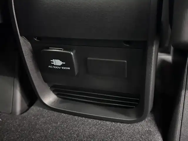 三菱 デリカＤ：５ シャモニー 三重県 2025(令7)年 0.1千km グラファイトグレーメタリック/ブラックマイカ 登録済未使用車/ディーゼル・ターボ/フルタイム4WD/MTモード付インパネ8AT/アルパイン・11インチナビ『ビッグX』EX11NX/（CD/DVD/TV/SD/FM/AM/USB/Bluetooth/外部入力/HDMI/AppleCarPlay/AndroidAuto）/12.8インチ 純正 後席フリップダウンモニター RXH12X-L/マルチアラウンドモニター/両側オートスライドドア/e-Assist/・衝突被害軽減ブレーキシステム/・車線逸脱警報システム/・レーダークルーズコントロールシステム/・オートハイビーム/・誤発進抑制機能（前進時）/・後側方車両検知警報システム（レーンチェンジアシスト機能付）［BSW/LCA］/・後退時交差車両検知警報システム［RCTA］/装備/・キャプテンシート（7人乗り）/・ハーフレザーシート/・シートヒーター（D/N）/・パワーシート（D6way）/・エレクトリックテールゲート（電動バックドア）/・左右独立オートエアコン/・後席クーラー＆ヒーター/・AC100V電源コンセント（100W）/・オートライト/・LED ヘッドランプ＋フロントフォグランプ/・パドルシフト/・オートワイパー/・純正18inAW/・プッシュスタート/・保/取/など