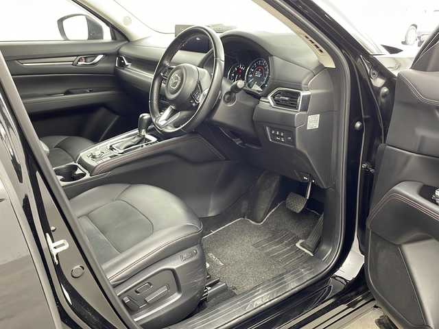 マツダ ＣＸ－５ XD ブラックトーンエディション 兵庫県 2021(令3)年 4.8万km ジェットブラックマイカ ・10.25インチセンターディスプレイ/BT/USB/AppleCarPlay/AndroidAuto/・地上デジタルＴＶチューナー（フルセグ）/・ETC/・360°ビューモニター/・アダプティブLEDヘッドライトシステム/・ハイビームコントロールシステム/・スマートシティブレーキサポート/・スマートブレーキサポート/・マツダレーダークルーズコントロールシステム/・レーンキープアシストシステム/・車線逸脱警報システム/・交通標識認識システム/・ブラインドスポットモニタリング/・ドライバーアテンションアラート/・リアクロストラフィッアラート/・誤発進抑制制御/・ハーフレザーシート/・運転席パワーシート/・前席シートヒーター/・ステアリングヒーター/・パドルシフト/・スマートキー/・パワーバックドア/・純正19インチアルミホイール/・アドバンストキーレスエントリーシステム/・純正フロアマット