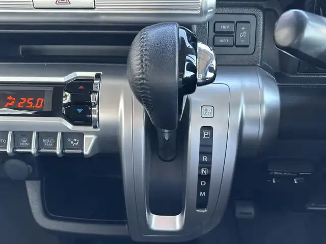 スズキ クロスビー HYBRID MZ 宮城県 2018(平30)年 8.3万km ピュアホワイトP 登録時走行距離82459km/純正ＳＤナビ/フルセグＴＶ/ＣＤ／ＤＶＤ／Ｂｌｕｅｔｏｏｔｈ／ＵＳＢ/全方位カメラ/プッシュスタート/衝突軽減ブレーキ/クルーズコントロール/コーナーセンサー/パドルシスト/ステアリングリモコン/全席シートヒーター/アイドリングストップ/LEDライト/ETC/AUTOライト