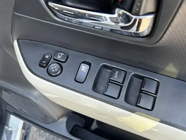 スズキ クロスビー HYBRID MZ 宮城県 2018(平30)年 8.3万km ピュアホワイトP 登録時走行距離82459km/純正ＳＤナビ/フルセグＴＶ/ＣＤ／ＤＶＤ／Ｂｌｕｅｔｏｏｔｈ／ＵＳＢ/全方位カメラ/プッシュスタート/衝突軽減ブレーキ/クルーズコントロール/コーナーセンサー/パドルシスト/ステアリングリモコン/全席シートヒーター/アイドリングストップ/LEDライト/ETC/AUTOライト