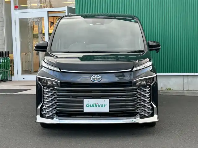 トヨタ ヴォクシー ハイブリッド S－Z 宮城県 2022(令4)年 5.6万km グリッターブラックガラスフレーク ディスプレイオーディオプラス/・車載メモリーナビ/・DVD/CD/・AM/FM/・地デジTV/・12スピーカー/・USB入力/・HDMI入力/・AppleCarPlay/AndroidAuto/・先読みエコドライブ/・ETC2.0ユニット/快適利便High/・ハンズフリーパワースライドドア/・パワーバックドア/・ナノイーX/・ステアリングヒーター/・シートヒーター【1列目2列目】/・オットマン/・角度調整付アームレスト/プロジェクター式LEDヘッドランプ/・アダプティブハイビームシステム/＝＝＝/セーフティセンス/・プリクラッシュセーフティ/・レーントレーシングアシスト/・レーンディパーチャーアラート/・レーダークルーズコントロール/・オートマチックハイビーム/・ロードサインアシスト/・ドライバー異常時対応システム/・プロアクティブドライビングアシスト/・発進遅れ告知機能/パーキングサポートブレーキ/純正フリップダウンモニター/AC100V/1500Wコンセント/両側パワースライドドア/スマートキー＆プッシュスタート/スペアキー/純正17インチアルミホイール