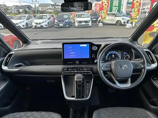 トヨタ ヴォクシー ハイブリッド S－Z 宮城県 2022(令4)年 5.6万km グリッターブラックガラスフレーク ディスプレイオーディオプラス/・車載メモリーナビ/・DVD/CD/・AM/FM/・地デジTV/・12スピーカー/・USB入力/・HDMI入力/・AppleCarPlay/AndroidAuto/・先読みエコドライブ/・ETC2.0ユニット/快適利便High/・ハンズフリーパワースライドドア/・パワーバックドア/・ナノイーX/・ステアリングヒーター/・シートヒーター【1列目2列目】/・オットマン/・角度調整付アームレスト/プロジェクター式LEDヘッドランプ/・アダプティブハイビームシステム/＝＝＝/セーフティセンス/・プリクラッシュセーフティ/・レーントレーシングアシスト/・レーンディパーチャーアラート/・レーダークルーズコントロール/・オートマチックハイビーム/・ロードサインアシスト/・ドライバー異常時対応システム/・プロアクティブドライビングアシスト/・発進遅れ告知機能/パーキングサポートブレーキ/純正フリップダウンモニター/AC100V/1500Wコンセント/両側パワースライドドア/スマートキー＆プッシュスタート/スペアキー/純正17インチアルミホイール