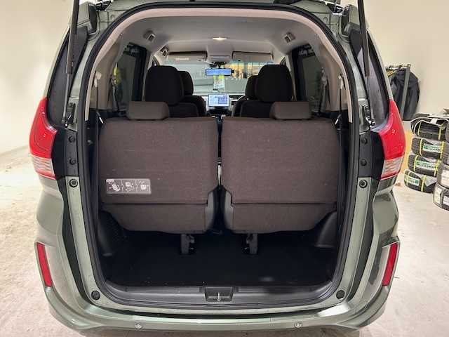 ホンダ フリード ハイブリット G ホンダセンシング 宮城県 2022(令4)年 8.1万km シルバーミストグリーンM 4WD/ホンダセンシング/・衝突軽減ブレーキ/・誤発進抑制機能/・後方誤発進抑制機能/・歩行者事故低減ステアリング/・アダプティブクルーズコントロール/・車線維持支援システム/・路外逸脱抑制機能/・標識認識機能/・先行車発進お知らせ機能/社外ナビ（CN-F1X10BHD）/・Bluetooth/CD/DVD//・フルセグTV/HDMI/Blu-ray/・純正ビルドインETC/・バックカメラ/・ドライブレコーダー前方/・デジタルインナーミラー/両側パワースライドドア/オービスレーダー/革巻きステアリング/・ステアリングスイッチ/プッシュスタート/・リモコンキー/・スペアキー/布シート/・シートヒーター（運転席＋助手席）/3列シート/オートライト/オートマチックハイビーム/ワイパーヒーター/フォグランプ/純正LEDヘッドライト/純正15インチアルミホイール