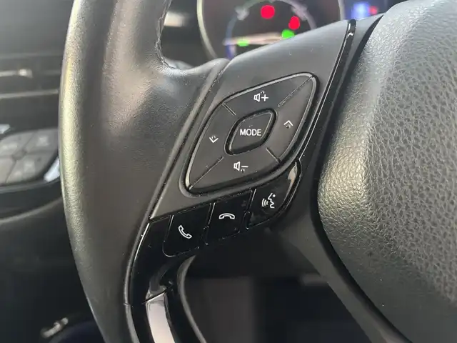 トヨタ Ｃ－ＨＲ G 愛知県 2017(平29)年 12.6万km ブラックマイカ 純正9型ナビ(NSZT-Y66T)/AM/FM/CD/DVD/SD/BT/USB/HDMI/フルセグTV/バックカメラ/黒レザーシート/前席シートヒーター/クルーズコントロール/プリクラッシュセーフティ/クリアランスソナー/レーンアシスト/オートハイビーム/BSM/ETC2.0/電動パーキングブレーキ/オートホールド機能/ウインカーミラー/ドアバイザー/フロアマット