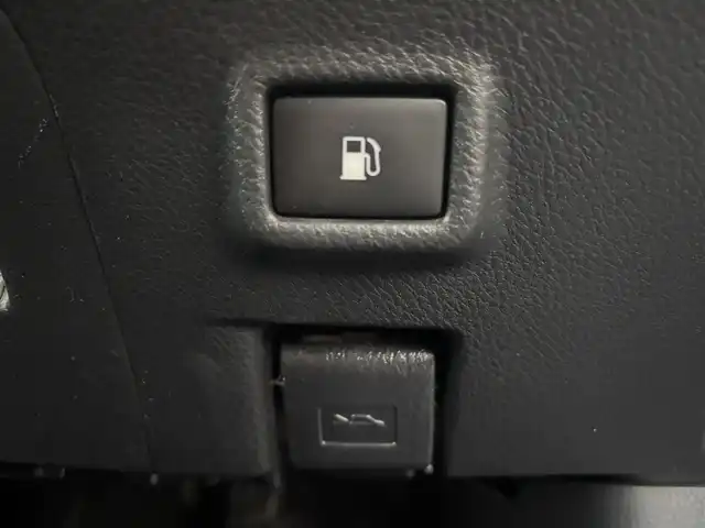 トヨタ Ｃ－ＨＲ G 愛知県 2017(平29)年 12.6万km ブラックマイカ 純正9型ナビ(NSZT-Y66T)/AM/FM/CD/DVD/SD/BT/USB/HDMI/フルセグTV/バックカメラ/黒レザーシート/前席シートヒーター/クルーズコントロール/プリクラッシュセーフティ/クリアランスソナー/レーンアシスト/オートハイビーム/BSM/ETC2.0/電動パーキングブレーキ/オートホールド機能/ウインカーミラー/ドアバイザー/フロアマット