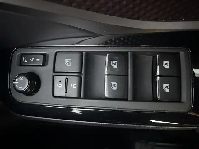 トヨタ Ｃ－ＨＲ G 愛知県 2017(平29)年 12.6万km ブラックマイカ 純正9型ナビ(NSZT-Y66T)/AM/FM/CD/DVD/SD/BT/USB/HDMI/フルセグTV/バックカメラ/黒レザーシート/前席シートヒーター/クルーズコントロール/プリクラッシュセーフティ/クリアランスソナー/レーンアシスト/オートハイビーム/BSM/ETC2.0/電動パーキングブレーキ/オートホールド機能/ウインカーミラー/ドアバイザー/フロアマット