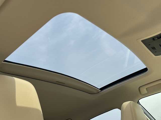 レクサス ＮＸ 300h バージョンL 佐賀県 2016(平28)年 7.5万km ソニッククォーツ ムーンルーフ/純正ナビ/バックモニター/プリクラッシュセーフティ/レーンキープアシスト/オートハイビーム/アダプティブクルーズコントロール/クリアランスソナー/電動パーキングブレーキ/オートブレーキホールド/ホワイトレザーシート/パワーシート/シートヒーター/エアシート/ステアリングヒーター/ステアリングリモコン/パワーバックドア/電動格納後席シート/ETC2.0/プッシュスタート/スマートキー/3眼LEDヘッドライト/純正アルミホイール