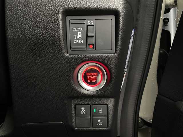 ホンダ Ｎ ＢＯＸ カスタム G L ホンダセンシング 新潟県 2017(平29)年 2.1万km プレミアムホワイトパールⅡ ホンダセンシング/シーケンシャルウィンカー/SDナビ/　CD/DVD/Bluetooth/フルセグTV/バックカメラ/左側パワースライドドア/レーダークルーズコントロール/LEDオート－ライト/14インチアルミホイール/ウィンカーミラー/電格ミラー/レーンキープアシスト/スマートキー/ビルトインETC