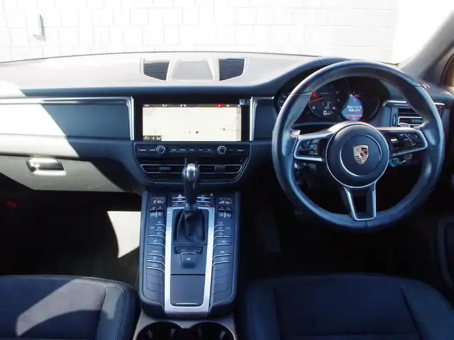 ポルシェ マカン 埼玉県 2019(令1)年 4.2万km 白 ブラックハーフレザーシート/アダプティブクルーズコントロール/CarPlay/パワーステアリングプラス/ティンテッドLEDテールライト/パークセンサー/ブラインドスポットモニター/全周囲カメラ/純正ナビ/ETC/シートヒーター/電動リアゲート/Bluetooth/サイドブレードエクステリカラー(同色)