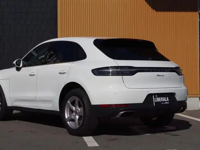 ポルシェ マカン 埼玉県 2019(令1)年 4.2万km 白 ブラックハーフレザーシート/アダプティブクルーズコントロール/CarPlay/パワーステアリングプラス/ティンテッドLEDテールライト/パークセンサー/ブラインドスポットモニター/全周囲カメラ/純正ナビ/ETC/シートヒーター/電動リアゲート/Bluetooth/サイドブレードエクステリカラー(同色)