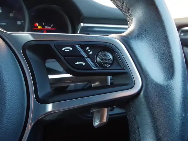 ポルシェ マカン 埼玉県 2019(令1)年 4.2万km 白 ブラックハーフレザーシート/アダプティブクルーズコントロール/CarPlay/パワーステアリングプラス/ティンテッドLEDテールライト/パークセンサー/ブラインドスポットモニター/全周囲カメラ/純正ナビ/ETC/シートヒーター/電動リアゲート/Bluetooth/サイドブレードエクステリカラー(同色)