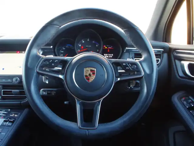 ポルシェ マカン 埼玉県 2019(令1)年 4.2万km 白 ブラックハーフレザーシート/アダプティブクルーズコントロール/CarPlay/パワーステアリングプラス/ティンテッドLEDテールライト/パークセンサー/ブラインドスポットモニター/全周囲カメラ/純正ナビ/ETC/シートヒーター/電動リアゲート/Bluetooth/サイドブレードエクステリカラー(同色)