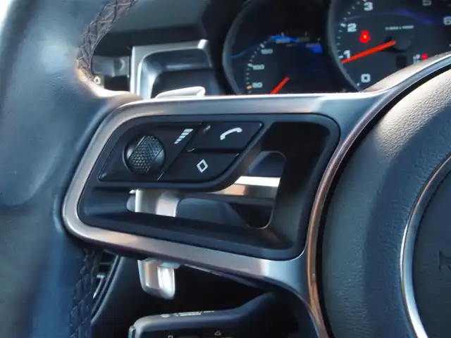 ポルシェ マカン 埼玉県 2019(令1)年 4.2万km 白 ブラックハーフレザーシート/アダプティブクルーズコントロール/CarPlay/パワーステアリングプラス/ティンテッドLEDテールライト/パークセンサー/ブラインドスポットモニター/全周囲カメラ/純正ナビ/ETC/シートヒーター/電動リアゲート/Bluetooth/サイドブレードエクステリカラー(同色)