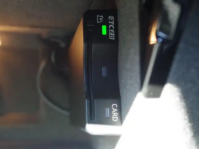 ポルシェ マカン 埼玉県 2019(令1)年 4.2万km 白 ブラックハーフレザーシート/アダプティブクルーズコントロール/CarPlay/パワーステアリングプラス/ティンテッドLEDテールライト/パークセンサー/ブラインドスポットモニター/全周囲カメラ/純正ナビ/ETC/シートヒーター/電動リアゲート/Bluetooth/サイドブレードエクステリカラー(同色)