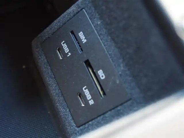 ポルシェ マカン 埼玉県 2019(令1)年 4.2万km 白 ブラックハーフレザーシート/アダプティブクルーズコントロール/CarPlay/パワーステアリングプラス/ティンテッドLEDテールライト/パークセンサー/ブラインドスポットモニター/全周囲カメラ/純正ナビ/ETC/シートヒーター/電動リアゲート/Bluetooth/サイドブレードエクステリカラー(同色)