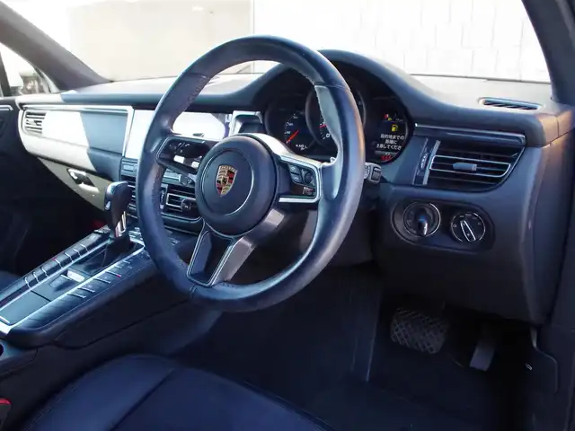 ポルシェ マカン 埼玉県 2019(令1)年 4.2万km 白 ブラックハーフレザーシート/アダプティブクルーズコントロール/CarPlay/パワーステアリングプラス/ティンテッドLEDテールライト/パークセンサー/ブラインドスポットモニター/全周囲カメラ/純正ナビ/ETC/シートヒーター/電動リアゲート/Bluetooth/サイドブレードエクステリカラー(同色)