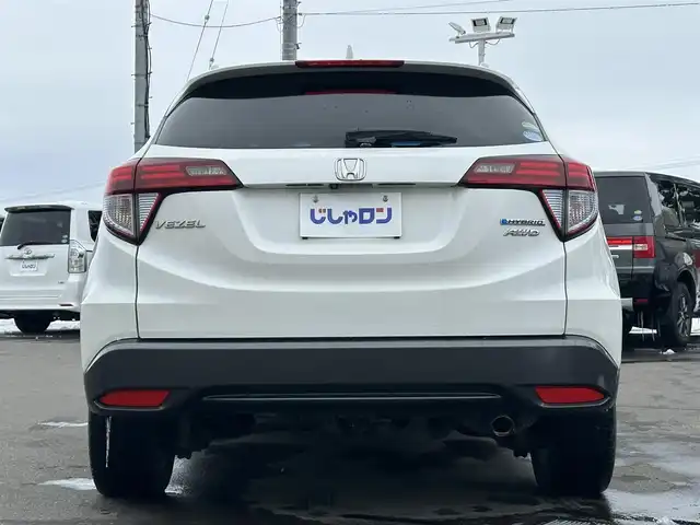 ホンダ ヴェゼル ハイブリッド X Lパッケージ 道北・旭川 2015(平27)年 11.4万km ホワイトオーキッドパール (株)IDOMが運営する【じしゃロン旭川店】の自社ローン対象車両になります。こちらは現金ご利用時の価格です。/自社ローンご希望の方は別途その旨お申付け下さい/ /・純正ナビ（SD）/・バックカメラ/・ETC/・クルーズコントロール/・パドルシフト/・両席シートヒーター/・ワイパーデアイサー/・プッシュスタート/・スマートキー1個/・オートライト/・フォグランプ・電動格納ミラー/・現車装着サマータイヤ 純正AW215/55R17