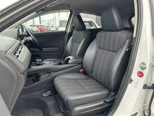 ホンダ ヴェゼル ハイブリッド X Lパッケージ 道北・旭川 2015(平27)年 11.4万km ホワイトオーキッドパール (株)IDOMが運営する【じしゃロン旭川店】の自社ローン対象車両になります。こちらは現金ご利用時の価格です。/自社ローンご希望の方は別途その旨お申付け下さい/ /・純正ナビ（SD）/・バックカメラ/・ETC/・クルーズコントロール/・パドルシフト/・両席シートヒーター/・ワイパーデアイサー/・プッシュスタート/・スマートキー1個/・オートライト/・フォグランプ・電動格納ミラー/・現車装着サマータイヤ 純正AW215/55R17