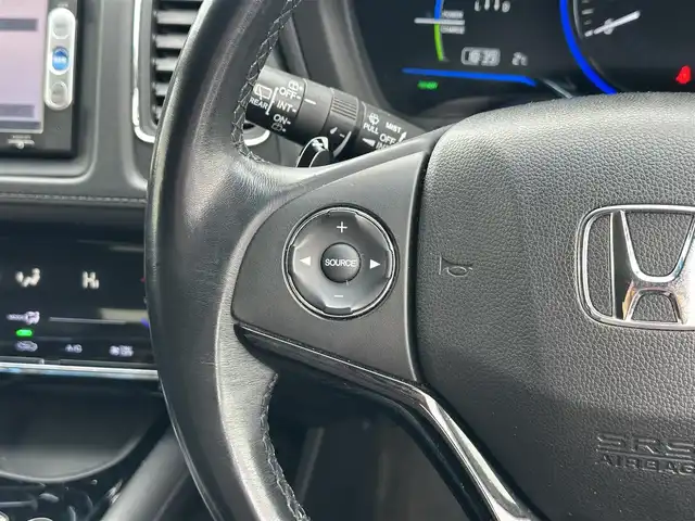 ホンダ ヴェゼル ハイブリッド X Lパッケージ 道北・旭川 2015(平27)年 11.4万km ホワイトオーキッドパール (株)IDOMが運営する【じしゃロン旭川店】の自社ローン対象車両になります。こちらは現金ご利用時の価格です。/自社ローンご希望の方は別途その旨お申付け下さい/ /・純正ナビ（SD）/・バックカメラ/・ETC/・クルーズコントロール/・パドルシフト/・両席シートヒーター/・ワイパーデアイサー/・プッシュスタート/・スマートキー1個/・オートライト/・フォグランプ・電動格納ミラー/・現車装着サマータイヤ 純正AW215/55R17