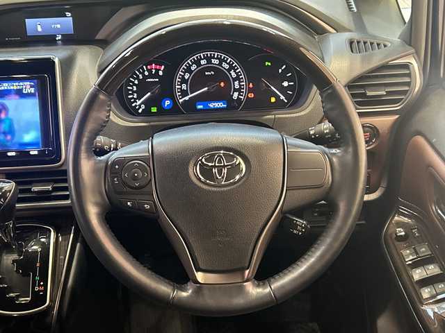 トヨタ エスクァイア Gi プレミアムパッケージ 埼玉県 2019(令1)年 4.3万km ブラッキッシュアゲハガラスフレーク トヨタセーフティーセンス /純正9インチメモリナビ/　　CD/DVD/BT/フルセグ /バックカメラ /両側パワースライドドア /クルーズコントロール /LEDオートライト /ハーフレザーシート /シートヒーター /ステアリングヒーター/スイッチ /ETC2.0