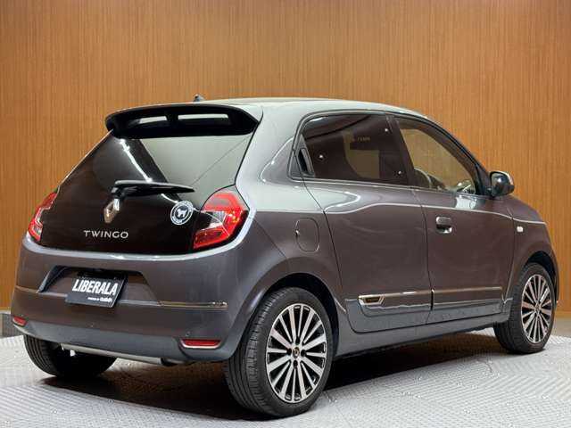 ルノー トゥインゴ サンドレ 千葉県 2020(令2)年 2.5万km グレー 限定車　/クルコン　/ワンオーナー　/半革　/Ｂカメラ　/シートヒーター　/レザー調×ファブリックコンビシート　/専用１６インチアロイホイール　/クロームドアミラーカバー　/プライバシーガラス　/ＬＫＡ　/障害物センサー