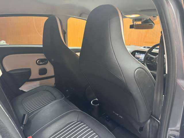 ルノー トゥインゴ サンドレ 千葉県 2020(令2)年 2.5万km グレー 限定車　/クルコン　/ワンオーナー　/半革　/Ｂカメラ　/シートヒーター　/レザー調×ファブリックコンビシート　/専用１６インチアロイホイール　/クロームドアミラーカバー　/プライバシーガラス　/ＬＫＡ　/障害物センサー