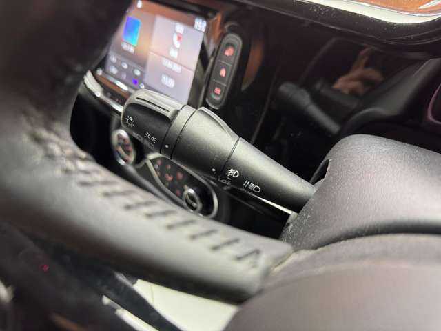 ルノー トゥインゴ サンドレ 千葉県 2020(令2)年 2.5万km グレー 限定車　/クルコン　/ワンオーナー　/半革　/Ｂカメラ　/シートヒーター　/レザー調×ファブリックコンビシート　/専用１６インチアロイホイール　/クロームドアミラーカバー　/プライバシーガラス　/ＬＫＡ　/障害物センサー