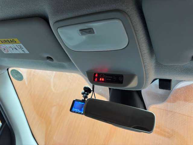 ルノー トゥインゴ サンドレ 千葉県 2020(令2)年 2.5万km グレー 限定車　/クルコン　/ワンオーナー　/半革　/Ｂカメラ　/シートヒーター　/レザー調×ファブリックコンビシート　/専用１６インチアロイホイール　/クロームドアミラーカバー　/プライバシーガラス　/ＬＫＡ　/障害物センサー