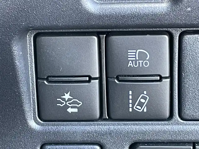 トヨタ ヴォクシー ZS 煌Ⅲ 香川県 2020(令2)年 3.6万km イナズマスパーキングブラックガラスフレーク トヨタセーフティセンス/・プリクラッシュセーフティ/・クルーズコントロール /・レーンキープアシスト/・アダプティブハイビームシステム/・ロードサインアシスト/ワイドナビ（ALPINE製）/・フルセグTV/・AM/FM/・CD/DVD/・Bluetooth接続/ALPINE製フリップダウンモニター/両側電動スライドドア/バックカメラ/前後コーナーセンサー/純正16インチアルミホイール/LEDヘッドライト/LEDフォグランプ/ハーフレザーシート/革巻きステアリング/ステアリングリモコン/ウィンカーミラー/ロールサンシェード/後席パーソナルテーブル/プッシュスタート/スマートキー/ビルトインETC/ISOFIX