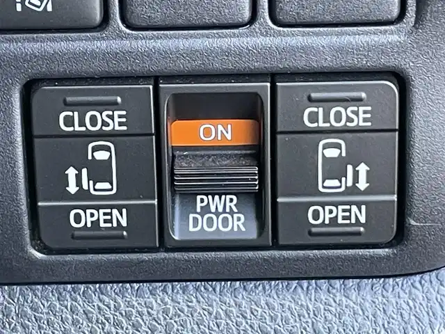 トヨタ ヴォクシー ZS 煌Ⅲ 香川県 2020(令2)年 3.6万km イナズマスパーキングブラックガラスフレーク トヨタセーフティセンス/・プリクラッシュセーフティ/・クルーズコントロール /・レーンキープアシスト/・アダプティブハイビームシステム/・ロードサインアシスト/ワイドナビ（ALPINE製）/・フルセグTV/・AM/FM/・CD/DVD/・Bluetooth接続/ALPINE製フリップダウンモニター/両側電動スライドドア/バックカメラ/前後コーナーセンサー/純正16インチアルミホイール/LEDヘッドライト/LEDフォグランプ/ハーフレザーシート/革巻きステアリング/ステアリングリモコン/ウィンカーミラー/ロールサンシェード/後席パーソナルテーブル/プッシュスタート/スマートキー/ビルトインETC/ISOFIX