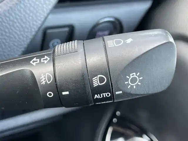 トヨタ ヴォクシー ZS 煌Ⅲ 香川県 2020(令2)年 3.6万km イナズマスパーキングブラックガラスフレーク トヨタセーフティセンス/・プリクラッシュセーフティ/・クルーズコントロール /・レーンキープアシスト/・アダプティブハイビームシステム/・ロードサインアシスト/ワイドナビ（ALPINE製）/・フルセグTV/・AM/FM/・CD/DVD/・Bluetooth接続/ALPINE製フリップダウンモニター/両側電動スライドドア/バックカメラ/前後コーナーセンサー/純正16インチアルミホイール/LEDヘッドライト/LEDフォグランプ/ハーフレザーシート/革巻きステアリング/ステアリングリモコン/ウィンカーミラー/ロールサンシェード/後席パーソナルテーブル/プッシュスタート/スマートキー/ビルトインETC/ISOFIX