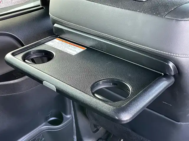 トヨタ ヴォクシー ZS 煌Ⅲ 香川県 2020(令2)年 3.6万km イナズマスパーキングブラックガラスフレーク トヨタセーフティセンス/・プリクラッシュセーフティ/・クルーズコントロール /・レーンキープアシスト/・アダプティブハイビームシステム/・ロードサインアシスト/ワイドナビ（ALPINE製）/・フルセグTV/・AM/FM/・CD/DVD/・Bluetooth接続/ALPINE製フリップダウンモニター/両側電動スライドドア/バックカメラ/前後コーナーセンサー/純正16インチアルミホイール/LEDヘッドライト/LEDフォグランプ/ハーフレザーシート/革巻きステアリング/ステアリングリモコン/ウィンカーミラー/ロールサンシェード/後席パーソナルテーブル/プッシュスタート/スマートキー/ビルトインETC/ISOFIX