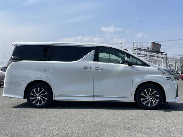 トヨタ ヴェルファイア ハイブリット ZR Gエディション 道央・札幌 2015(平27)年 7.2万km ホワイトパールクリスタルシャイン ４WD/寒冷地仕様/JBLプレミアムサウンドシステム/純正ディーラーOPナビ/CD/DVD/BT/フルセグ/純正フリップダウンモニター/プリクラッシュセーフティ/横滑り防止装置/レーダークルーズコントロール/クリアランスソナー/アラウンドビューモニター/ビルトインETC/ドライブレコーダー/EVMODE/ECOMODE/自動防眩ミラー/両側パワースライドドア/パワーバックドア/前席/２列目パワーシート/前席シートヒーター/D席メモリーシート/N席/２列目オットマン/レザーシート/革巻きステアリング/ステアリングリモコン/ハンドルヒーター/AC100V/電動パーキング/ブレーキホールド/レーダー探知機/MTモード付AT/プッシュスタート/スマートキー/LEDヘッドライト/オートライト/オートハイビーム/フォグランプ/電動格納ミラー/ウィンカーミラー/純正ラバーフロアマット/スペアキー