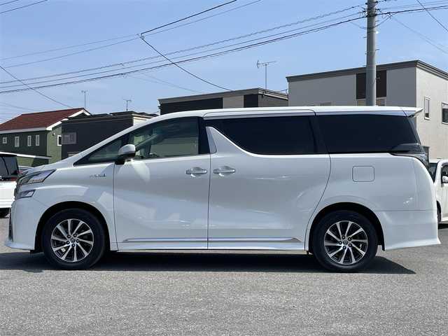 トヨタ ヴェルファイア ハイブリット ZR Gエディション 道央・札幌 2015(平27)年 7.2万km ホワイトパールクリスタルシャイン ４WD/寒冷地仕様/JBLプレミアムサウンドシステム/純正ディーラーOPナビ/CD/DVD/BT/フルセグ/純正フリップダウンモニター/プリクラッシュセーフティ/横滑り防止装置/レーダークルーズコントロール/クリアランスソナー/アラウンドビューモニター/ビルトインETC/ドライブレコーダー/EVMODE/ECOMODE/自動防眩ミラー/両側パワースライドドア/パワーバックドア/前席/２列目パワーシート/前席シートヒーター/D席メモリーシート/N席/２列目オットマン/レザーシート/革巻きステアリング/ステアリングリモコン/ハンドルヒーター/AC100V/電動パーキング/ブレーキホールド/レーダー探知機/MTモード付AT/プッシュスタート/スマートキー/LEDヘッドライト/オートライト/オートハイビーム/フォグランプ/電動格納ミラー/ウィンカーミラー/純正ラバーフロアマット/スペアキー