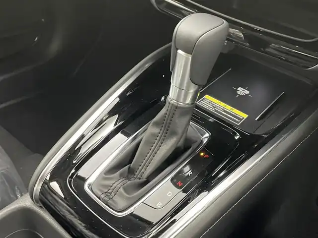 ホンダ ヴェゼル ハイブリッド e:HEV Z 大分県 2025(令7)年 0.1万km未満 クリスタルブラックパール 純正Gathersナビ/フルセグ/Bluetooth/USB/バックカメラ/ホンダセンシング/オートLEDライト/アダプティブドライビングビーム/レーダークルーズコントロール/ハンズフリーパワーゲート/ワイヤレス充電/後退時出庫サービス/前席シートヒーター/純正ビルトインETC2.0/純正18インチAW/スマートキー