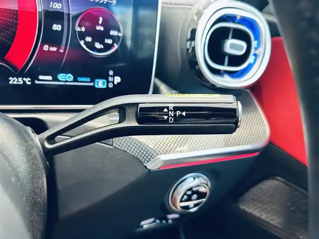 メルセデス・ベンツ Ｍ・ベンツ Ｃ２２０ｄ アバンギャルド　AMGライン 大阪府 2022(令4)年 1.1万km オブシディアンブラック レザーエクスクルーシブP/レーダーセーフティ/サンルーフ/HUD/赤黒革/メモリ付きパワーシート/シートヒーター/ACC/純正ナビ/TV/360度カメラ/純正18インチAW/LEDヘッドライト/アンビエントライト/電動リアゲート/ブラインドスポット