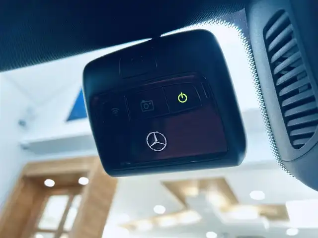 メルセデス・ベンツ Ｍ・ベンツ Ｃ２２０ｄ アバンギャルド　AMGライン 大阪府 2022(令4)年 1.1万km オブシディアンブラック レザーエクスクルーシブP/レーダーセーフティ/サンルーフ/HUD/赤黒革/メモリ付きパワーシート/シートヒーター/ACC/純正ナビ/TV/360度カメラ/純正18インチAW/LEDヘッドライト/アンビエントライト/電動リアゲート/ブラインドスポット