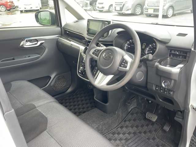 ダイハツ ムーヴ カスタム X VS SAⅢ 道東・釧路十勝 2023(令5)年 2.7万km シャイニングホワイトパール ・４WD/・純正SDメモリナビ/（CD・DVD・BT・フルセグ・AM・FM）/・全方位カメラ/・シートヒーター（運転席）/・純正フロアマット/・後方コーナーセンサー/・フォグライト/・オートライト/・オートハイビーム/・ドアバイザー/・スマートキー/・プッシュスタート/・衝突被害軽減ブレーキ/・LEDヘッドライト/・横滑り防止装置/・アイドリングストップ/・保証書