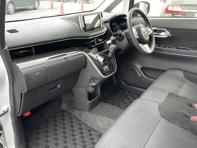 ダイハツ ムーヴ カスタム X VS SAⅢ 道東・釧路十勝 2023(令5)年 2.7万km シャイニングホワイトパール ・４WD/・純正SDメモリナビ/（CD・DVD・BT・フルセグ・AM・FM）/・全方位カメラ/・シートヒーター（運転席）/・純正フロアマット/・後方コーナーセンサー/・フォグライト/・オートライト/・オートハイビーム/・ドアバイザー/・スマートキー/・プッシュスタート/・衝突被害軽減ブレーキ/・LEDヘッドライト/・横滑り防止装置/・アイドリングストップ/・保証書