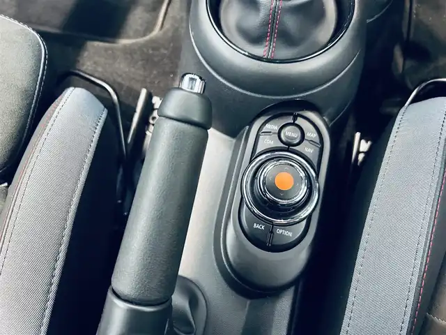 ＭＩＮＩ ミニ ジョンクーパーワークス コンバチ 大阪府 2020(令2)年 3.8万km ペッパー・ホワイト ワンオーナー/インテリジェントセーフティ/ハーフレザー/シートヒーター/純正ナビ/バックカメラ/ACC/HUD/純正17インチAW/LEDヘッドライト/クリアランスソナー/パドルシフト/ETC/ドラレコ/レーダー探知機/電動ソフトトップ