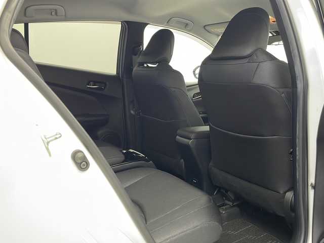 トヨタ プリウス ＰＨＶ A 栃木県 2018(平30)年 6.8万km ホワイトパールクリスタルシャイン 純正メーカーナビ/（BT/AM/FM/フルセグ）/ETC　/ドライブレコーダー/クルーズコントロール/プリクラッシュブレーキ/クリアランナソー/ブラインドスポットモニター/ふらつき防止/車線逸脱警報/電動格納ミラー/ステアリングスイッチ/前席シートヒーター/純正アルミホイール/純正フロアマット/プッシュスタート/スマートキー