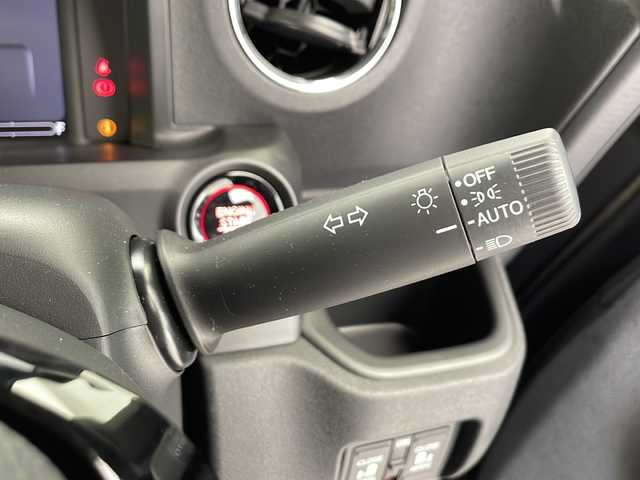 ホンダ Ｎ ＢＯＸ カスタム 千葉県 2024(令6)年 0.1万km ミッドナイトブルービームM ディスプレイオーディオ/Bluetooth AM FM AppleCarPlay AndoroidAuto/バックカメラ/両側パワースライドドア/シートヒーター/電動パーキングブレーキ/純正アルミホイール/純正フロアマット/ベンチシート/チップアップシート/後席サンシェード/プッシュスタート/スマートキー/ウィンカーミラー/ステアリングスイッチ/ホンダセンシング/レーダークルーズコントロール/オートハイビーム/パーキングセンサー/路外逸脱抑制機能/衝突軽減ブレーキ/踏み間違い衝突軽減ブレーキ/先行者発進告知/標識認識機能