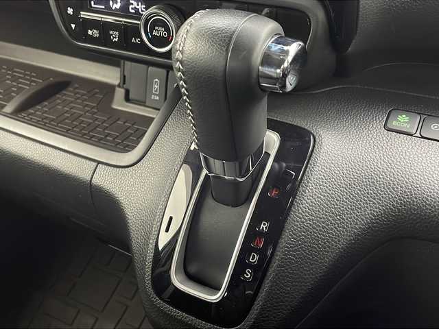 ホンダ Ｎ ＢＯＸ カスタム L ターボ 千葉県 2021(令3)年 2.4万km シャイニンググレーM 社外SDナビゲーション/CD DVD BT フルセグTV/ホンダセンシング/衝突軽減ブレーキ/レーダークルーズコントロール/レーンキープアシスト/クリアランスソナー/先行車発進お知らせ機能/標識認識機能/両側パワースライドドア/前席シートヒーター/ハーフレザーシート/ETC/前方ドライブレコーダー/ロールサンシェード/LEDヘッドライト/オートハイビーム/純正フロアマット/純正アルミホイール/スマートキー/プッシュスタート